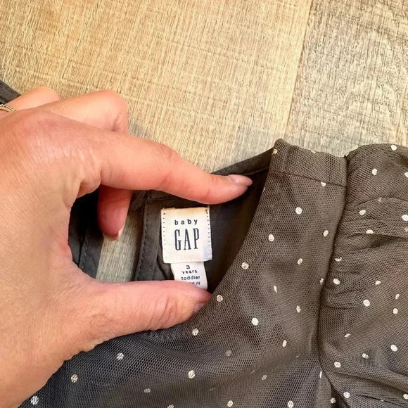 GAP dress in a charcoal tulle with silver metallic dots throughout. Size 3T - Picture 3 of 4